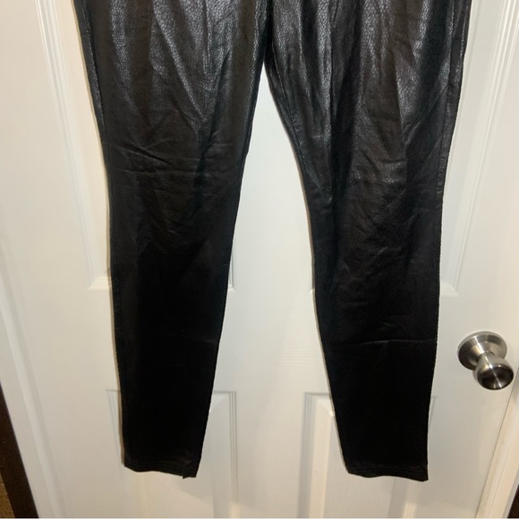 NWT Hue Black Reptile Python Leatherette Leggings size Small - Picture 6 of 11